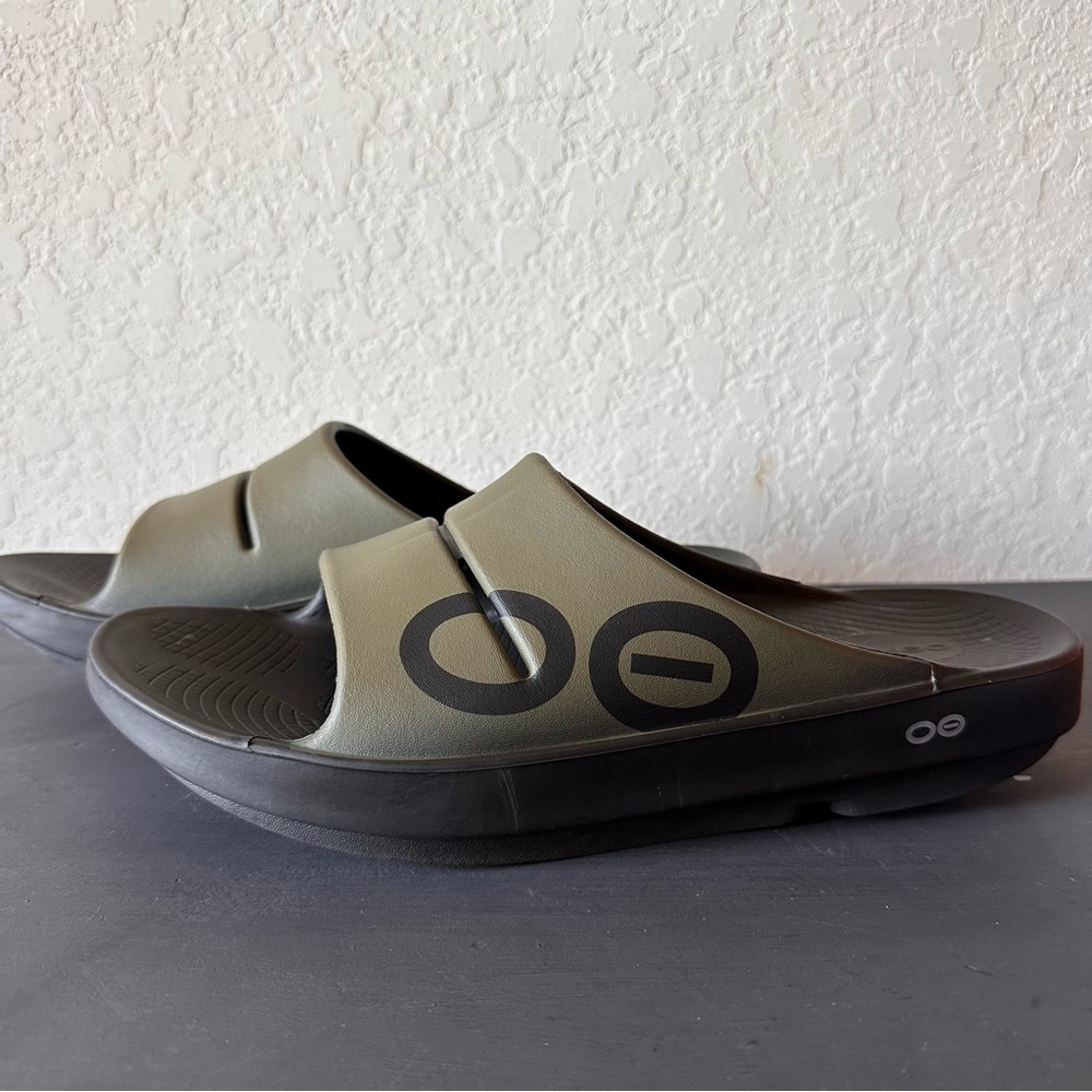Men’s oofo slides